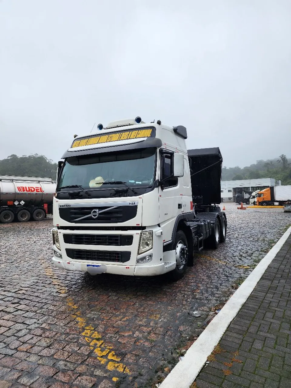 Volvo fm 370 teto alto, 6x2 e automático.