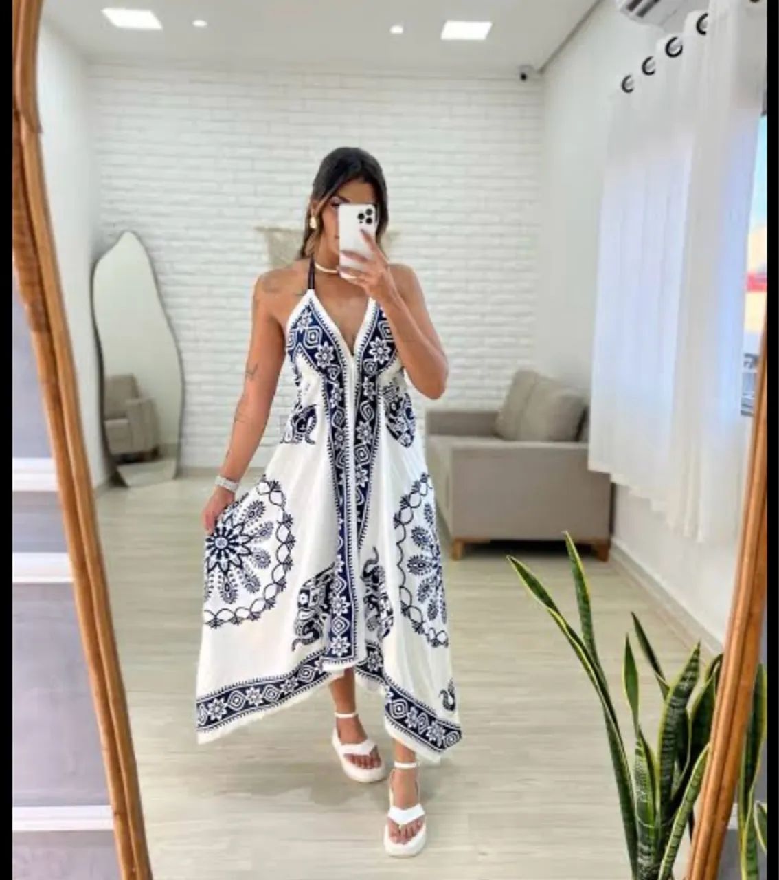 Vestido Longo Branco com Estampa Floral