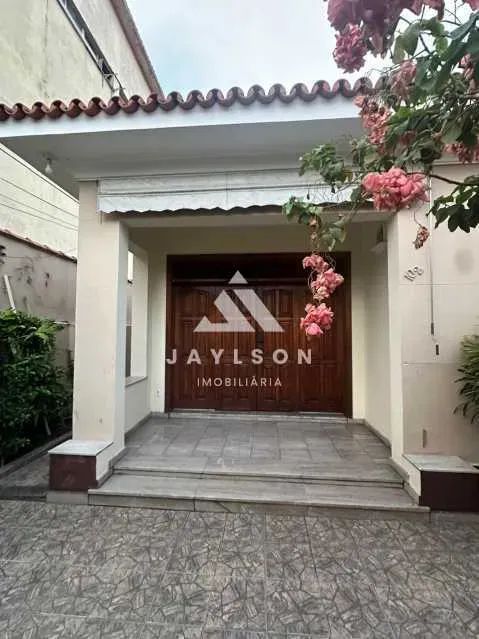 Casa de rua : / Residencial / Marechal Hermes