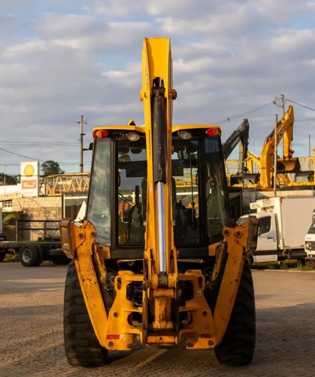 Retroescavadeira JCB 2020.