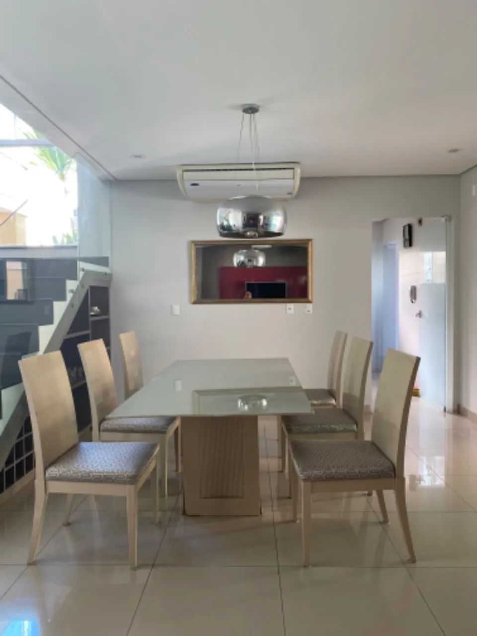 Mesa de jantar com 6 cadeiras