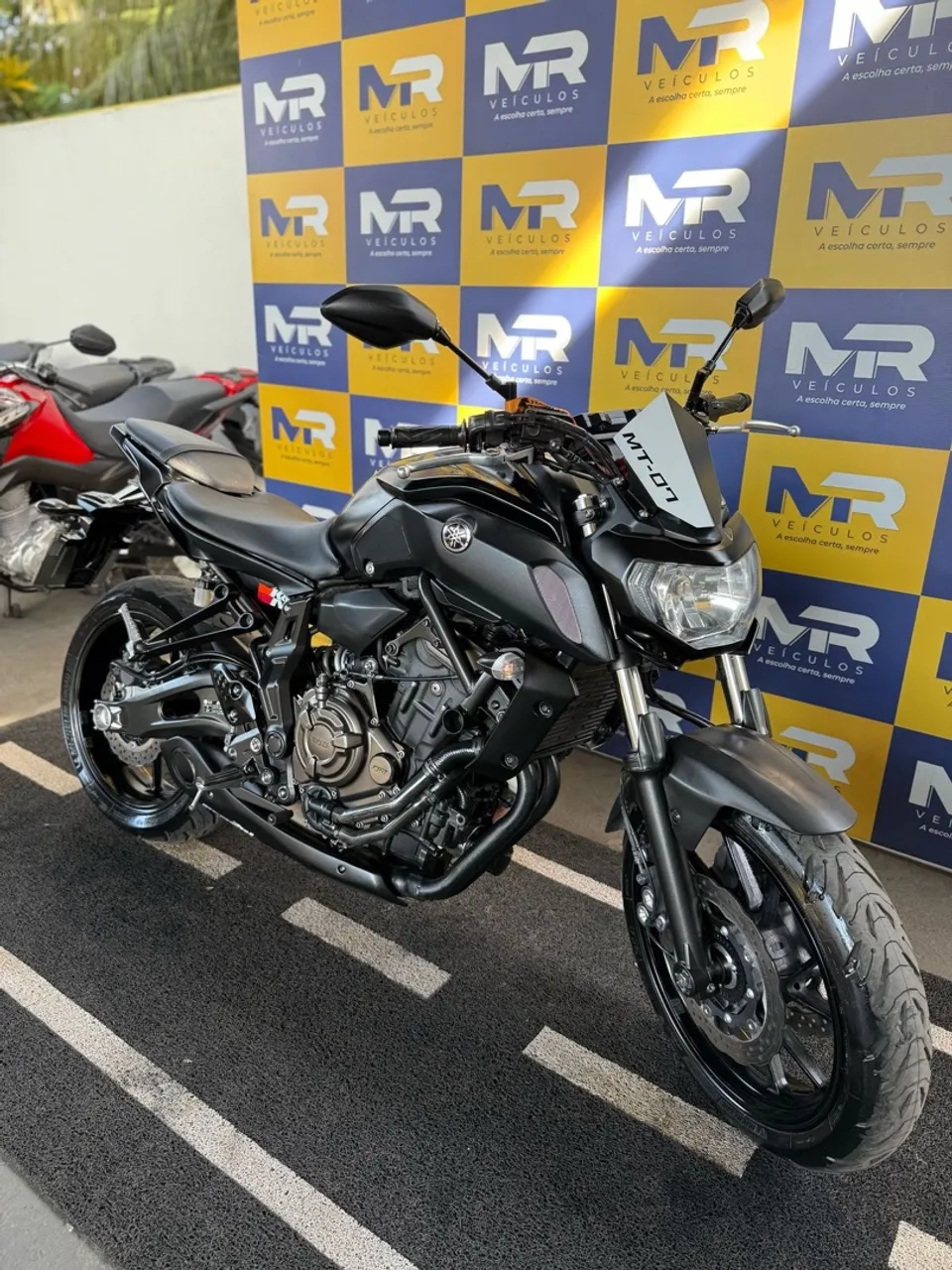 Yamaha MT 07 (@MRveiculos)