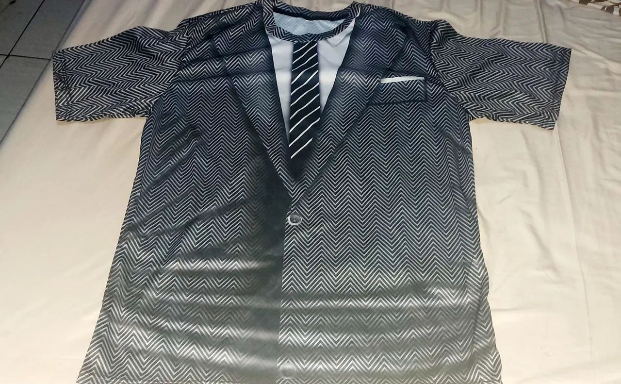 Camiseta Esportiva com Estampa Psicodélica - Foto 4