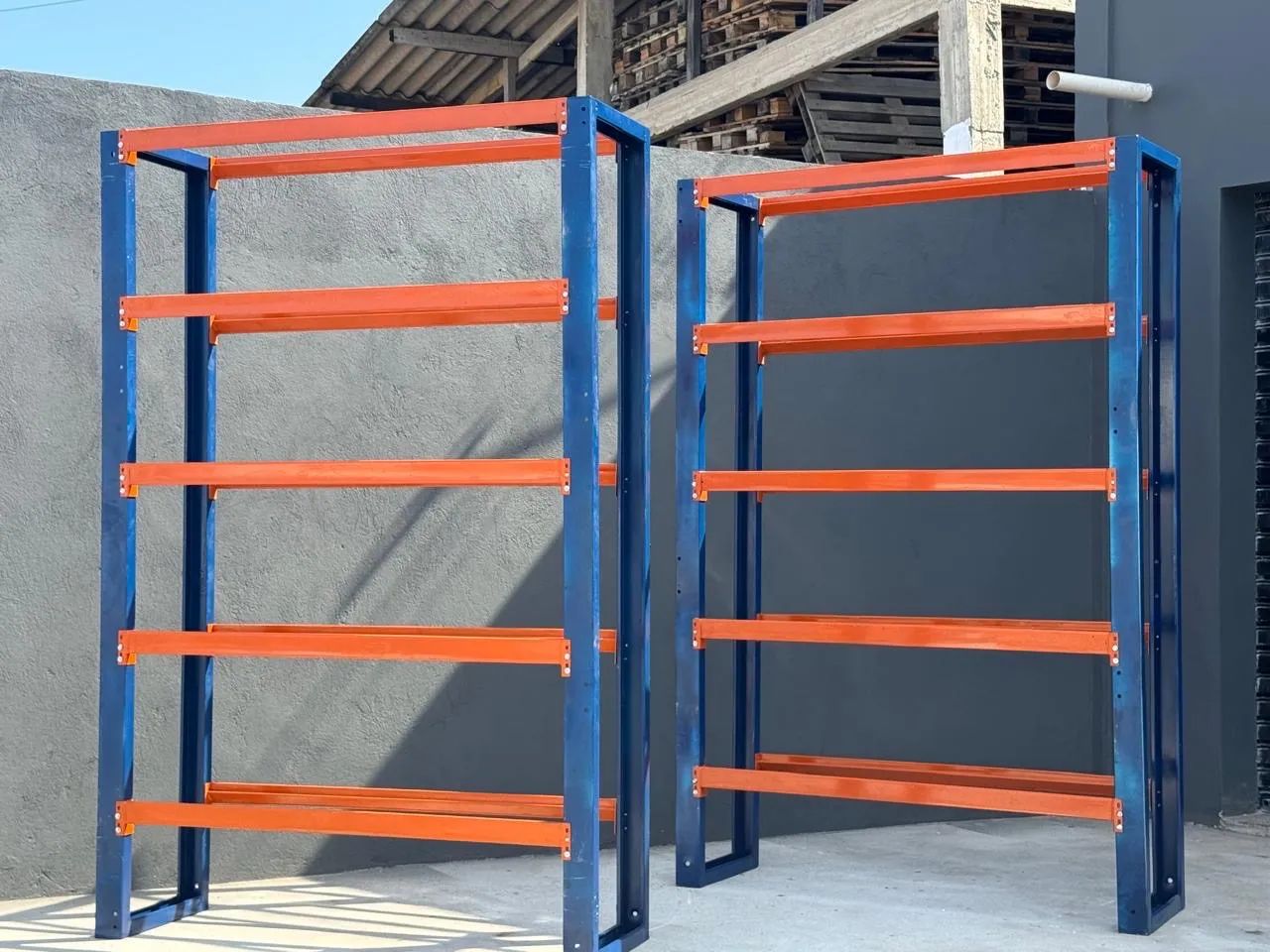 Estantes Metálicas para Organização - Novas