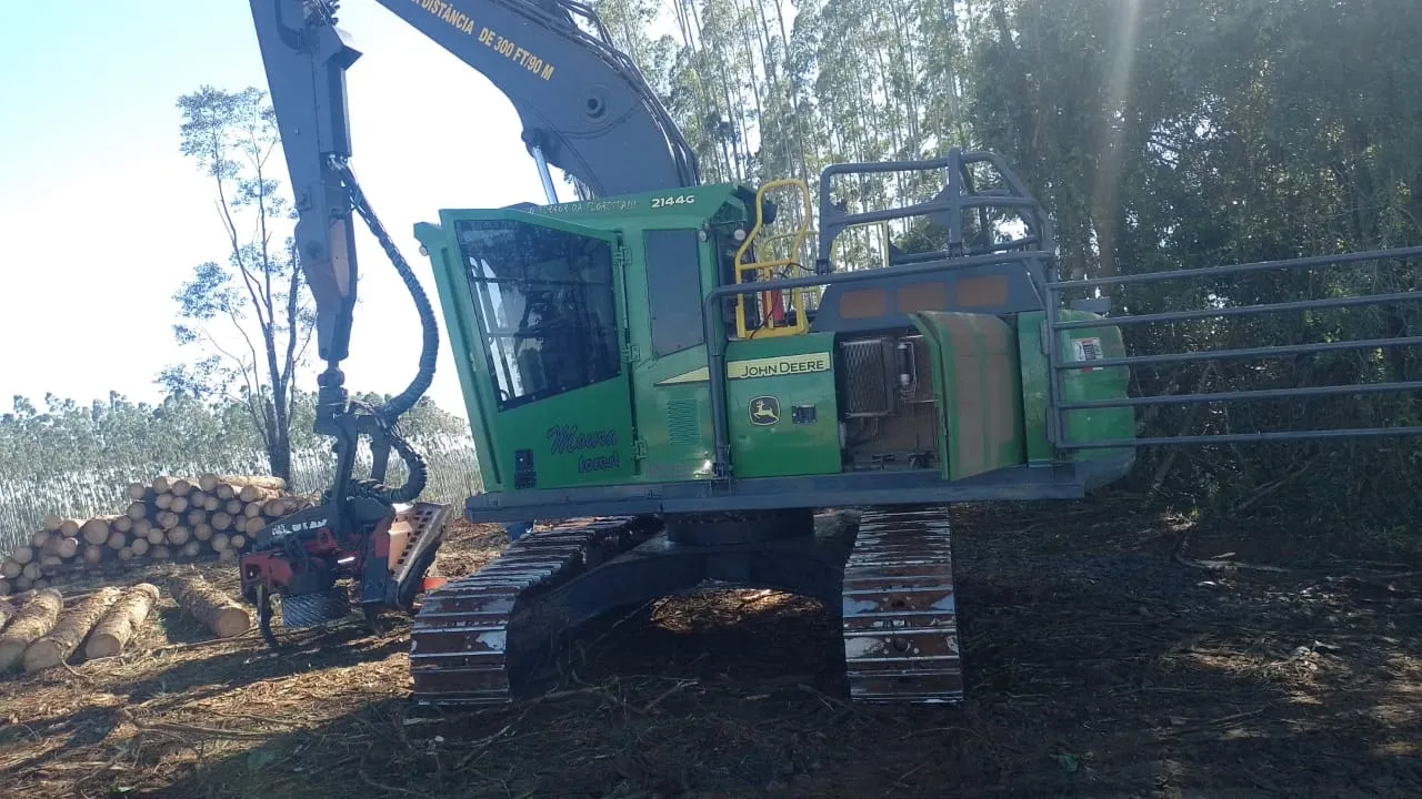 Máquina Florestal John Deere - Harvester, cabeçote Waratha