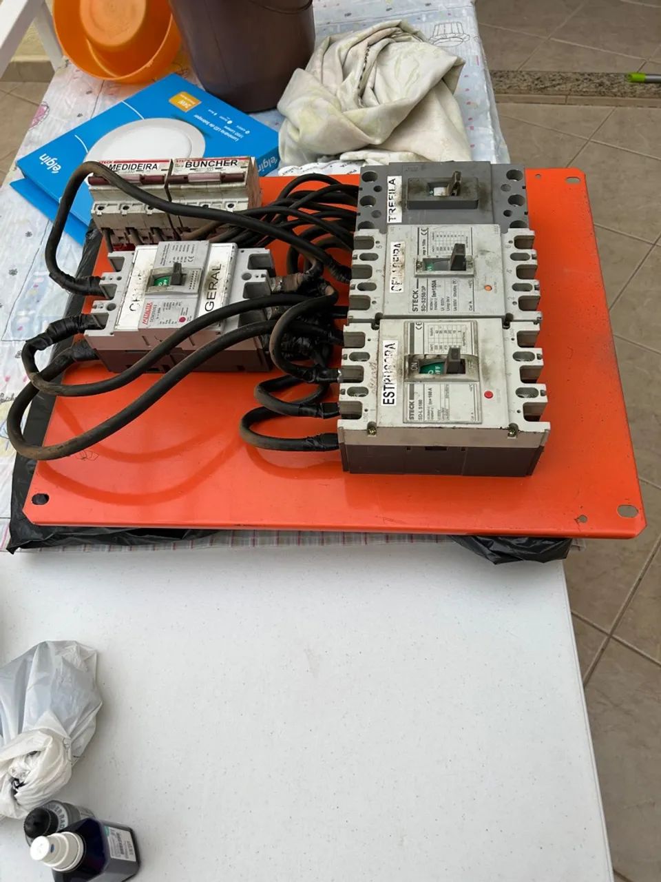 Quadro de Distribuição de Circuitos Elétricos