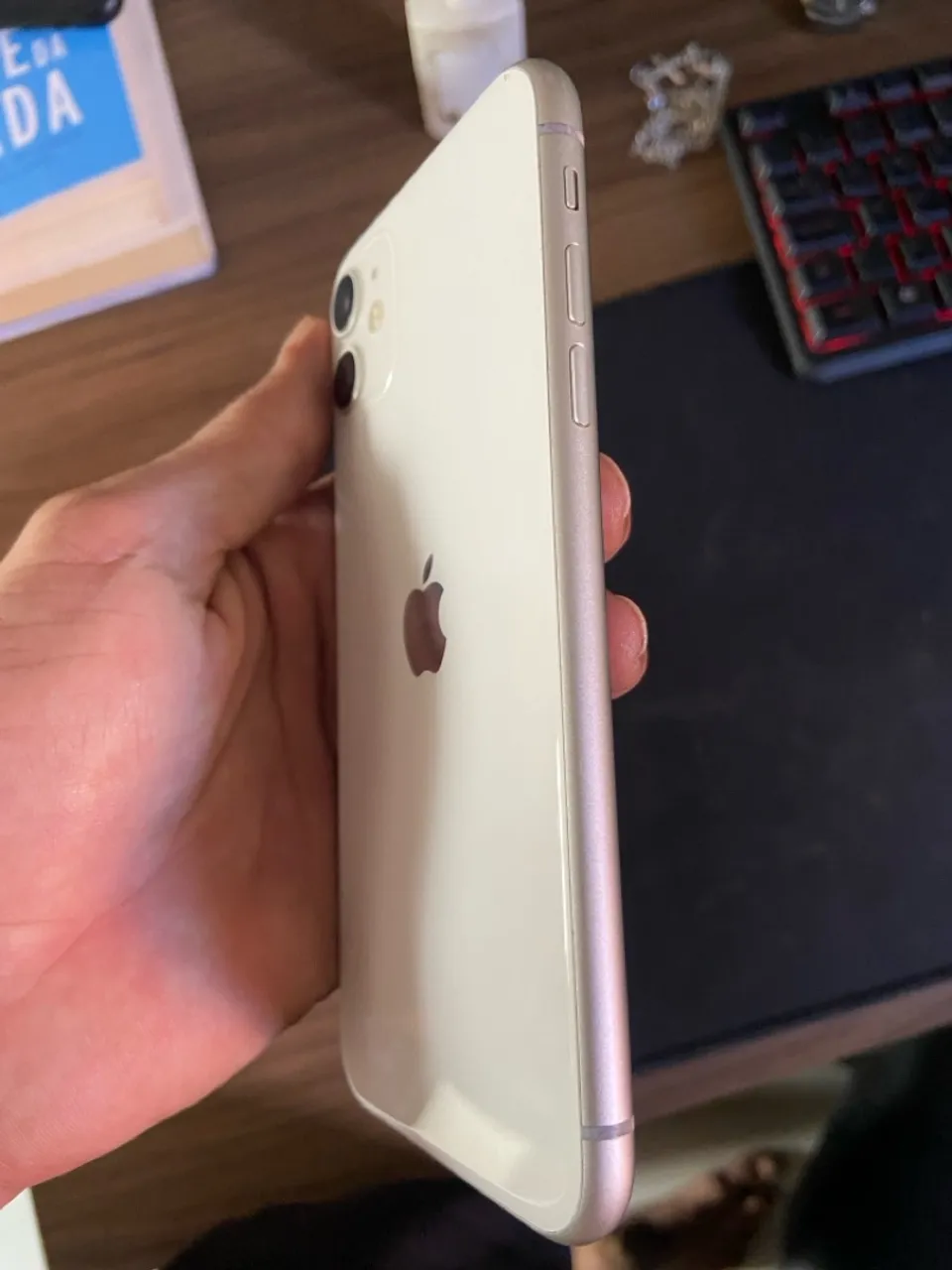 iPhone 11 Branco - 64GB