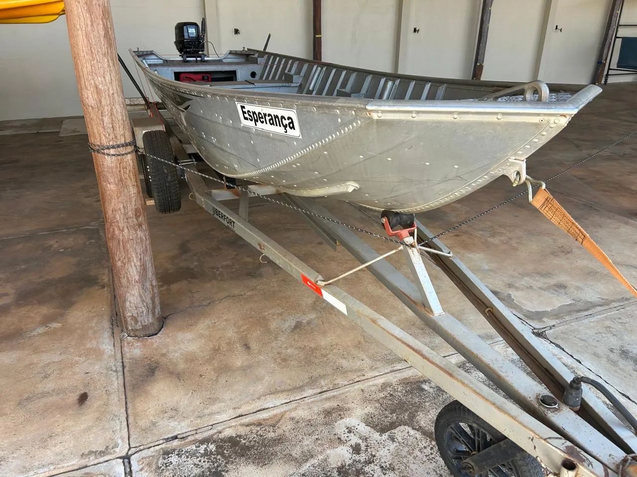 Barco em alumínio Marca Metalforte com motor de popa 25 HP - Foto 4