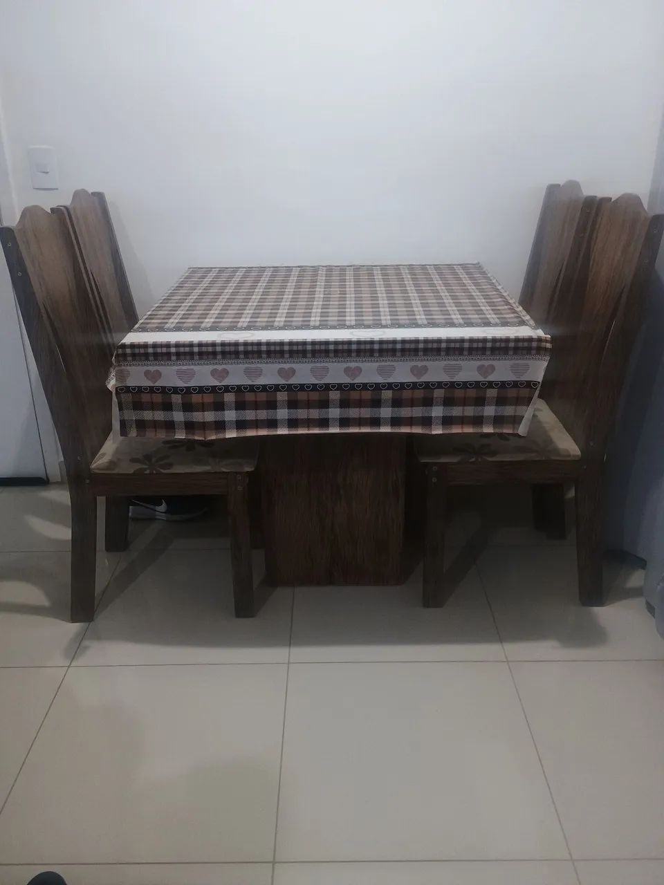 Mesa com 4 cadeiras - Foto 2