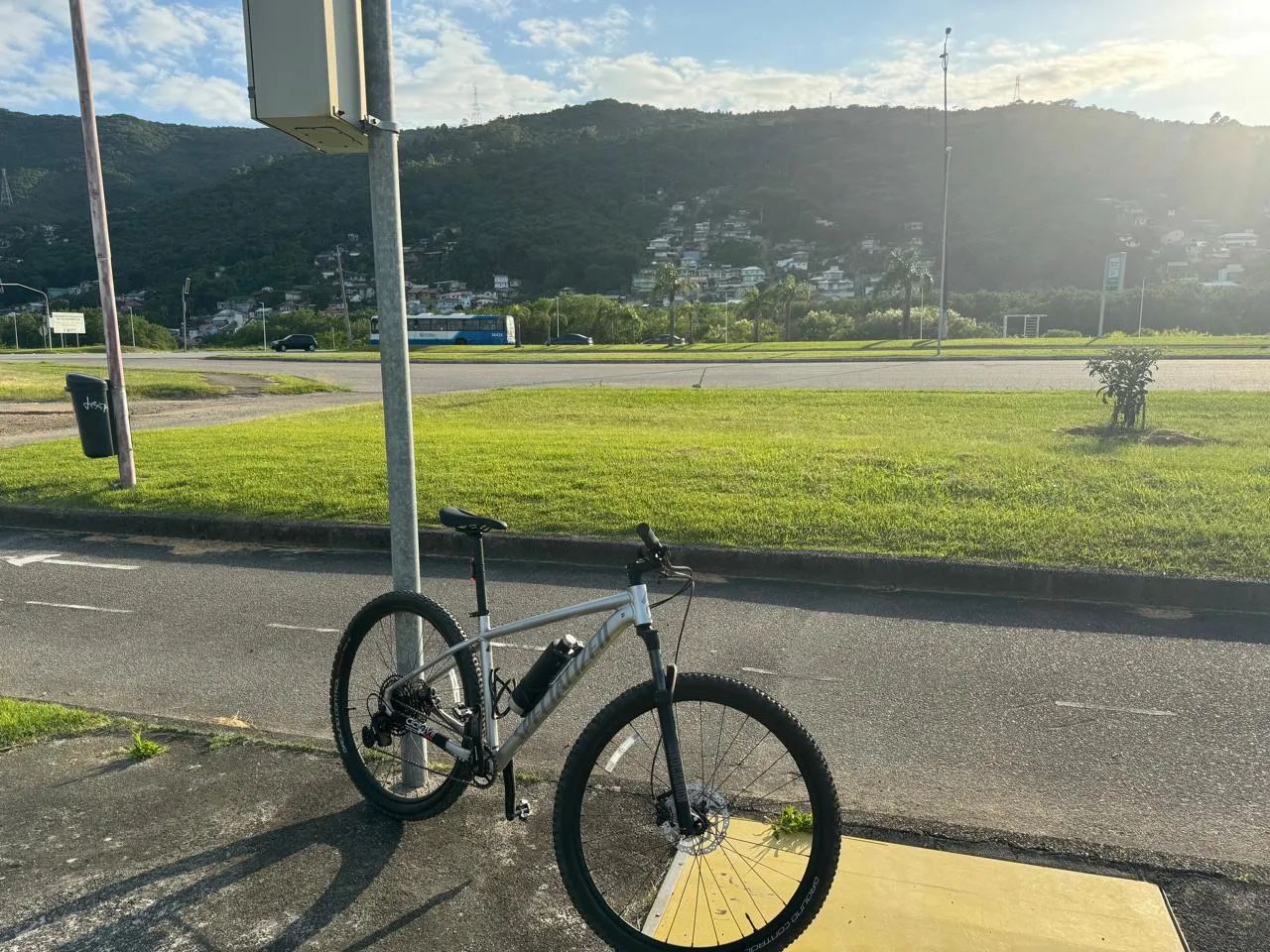 Venda de Bicicleta Specialized Rockhopper Expert - Ótimo Estado! - Foto 3