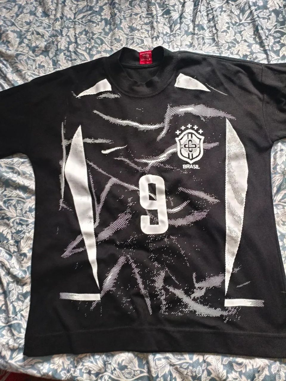 2 camisas oversized do Brasil