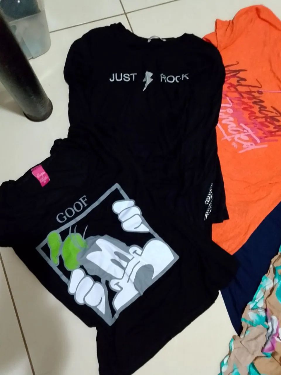 Lote de blusas tamanho P e M  - Foto 2