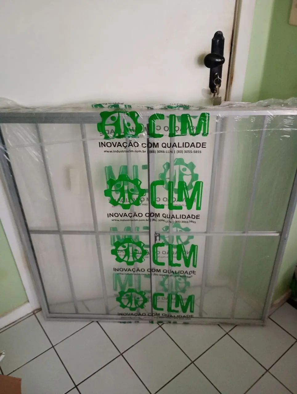 Vendo janela de alumínio com grade - Foto 2