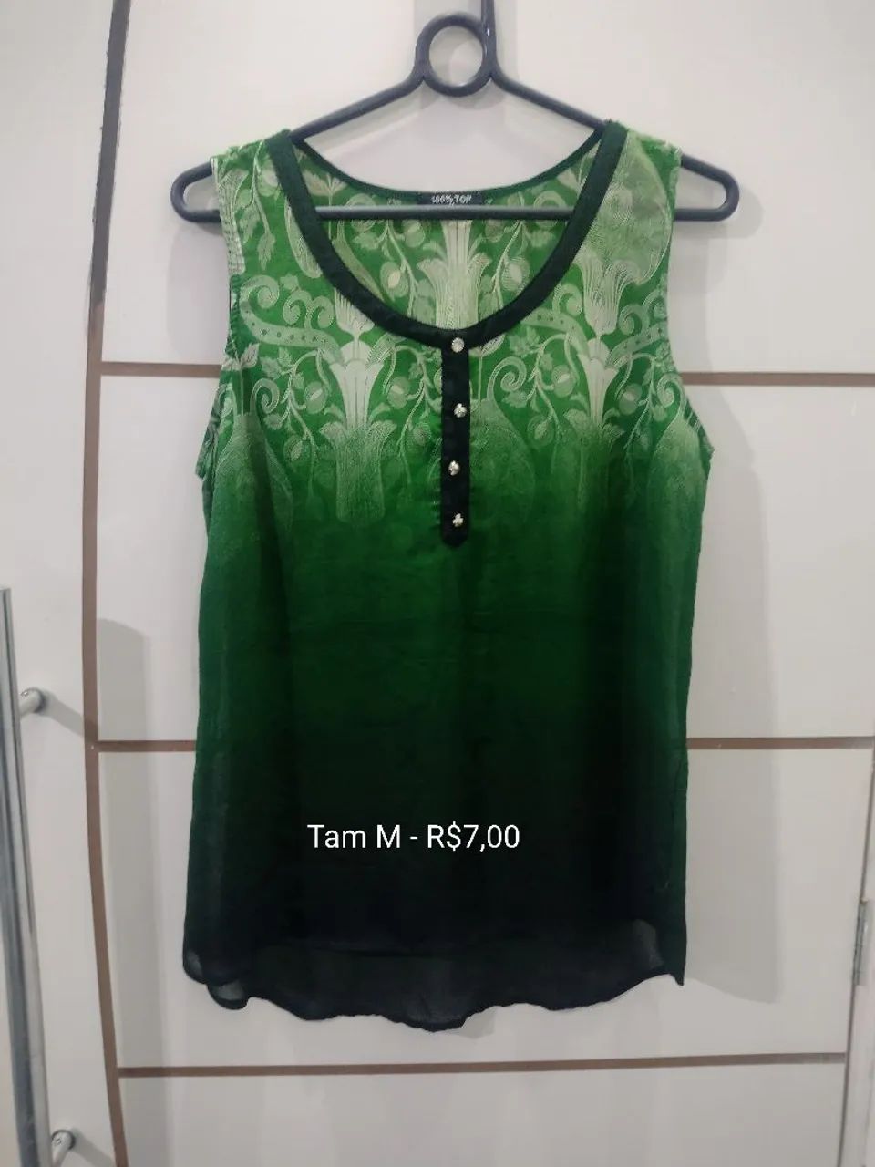 Lote com sete blusas femininas veste M  - Foto 5