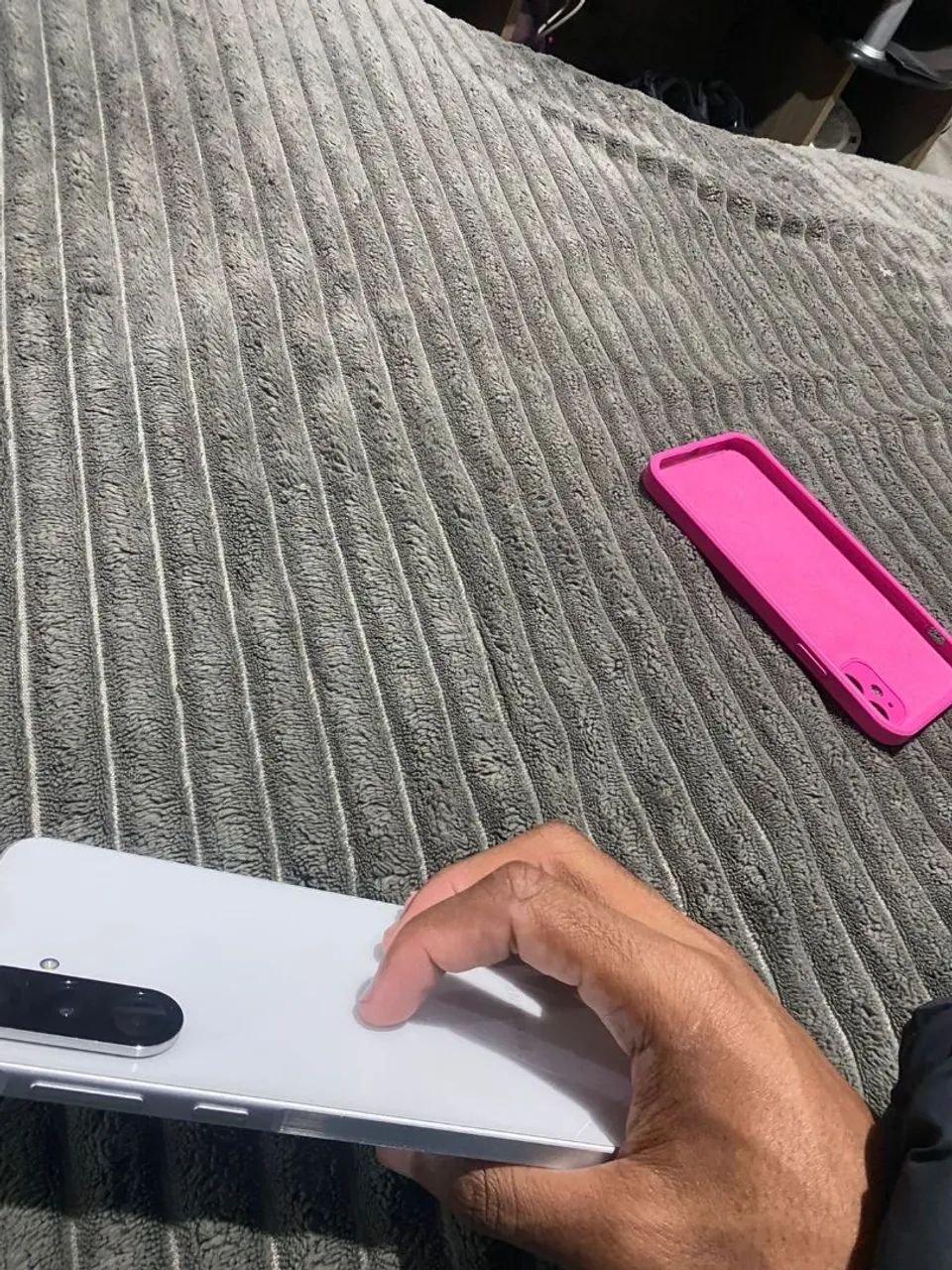 Celular galaxy 56  resistente a água só com um trinquinho atrás  - Foto 3