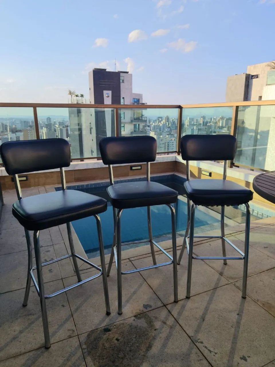 Vendo 3 banquetas 75cm alt x 45 assento