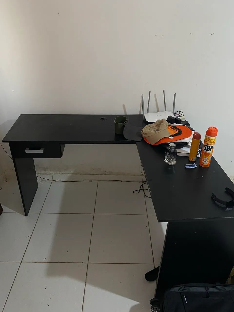 Escrivaninha em formato de L