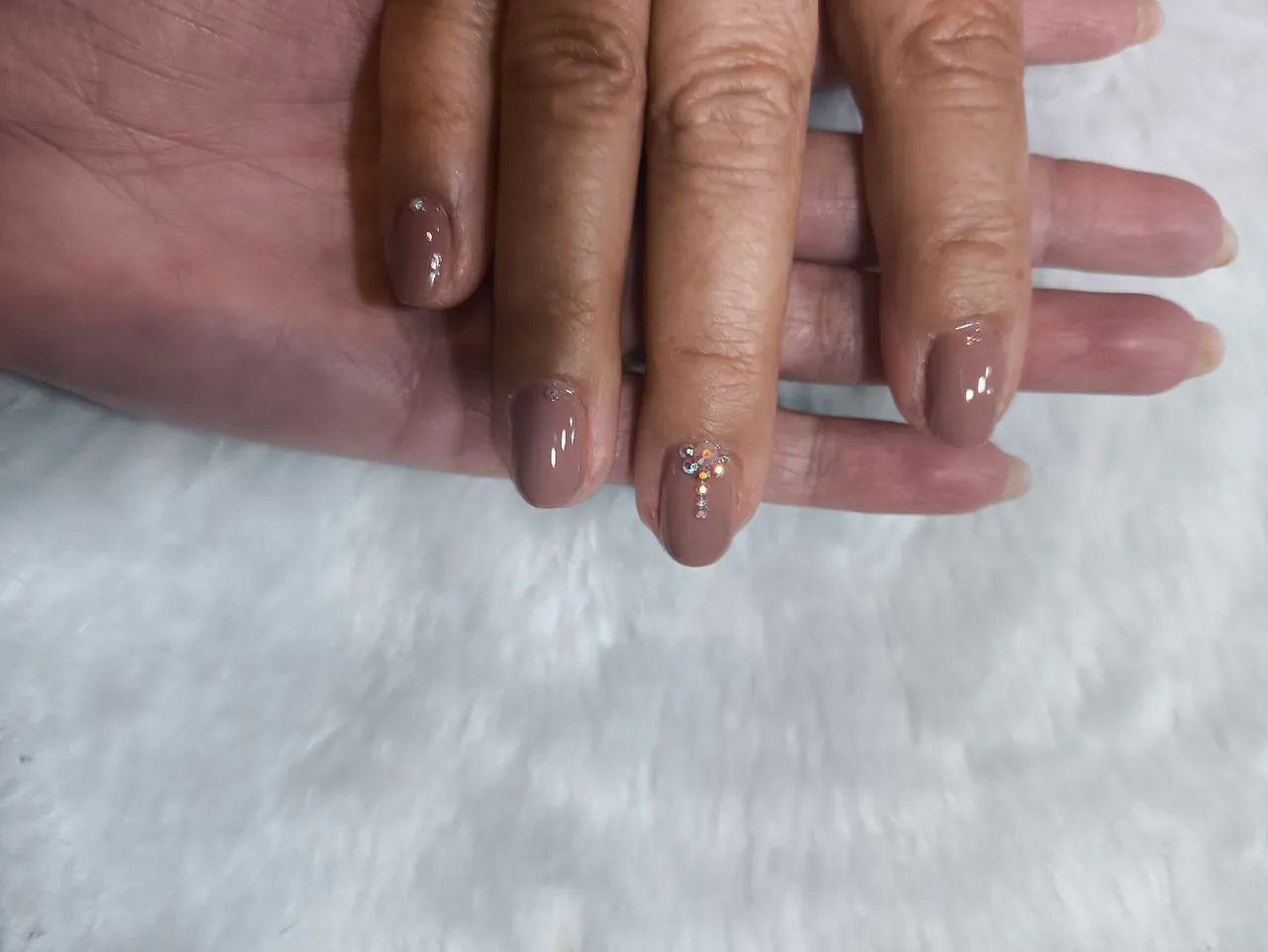 Faço esmaltação em gel e fibra de vidro 