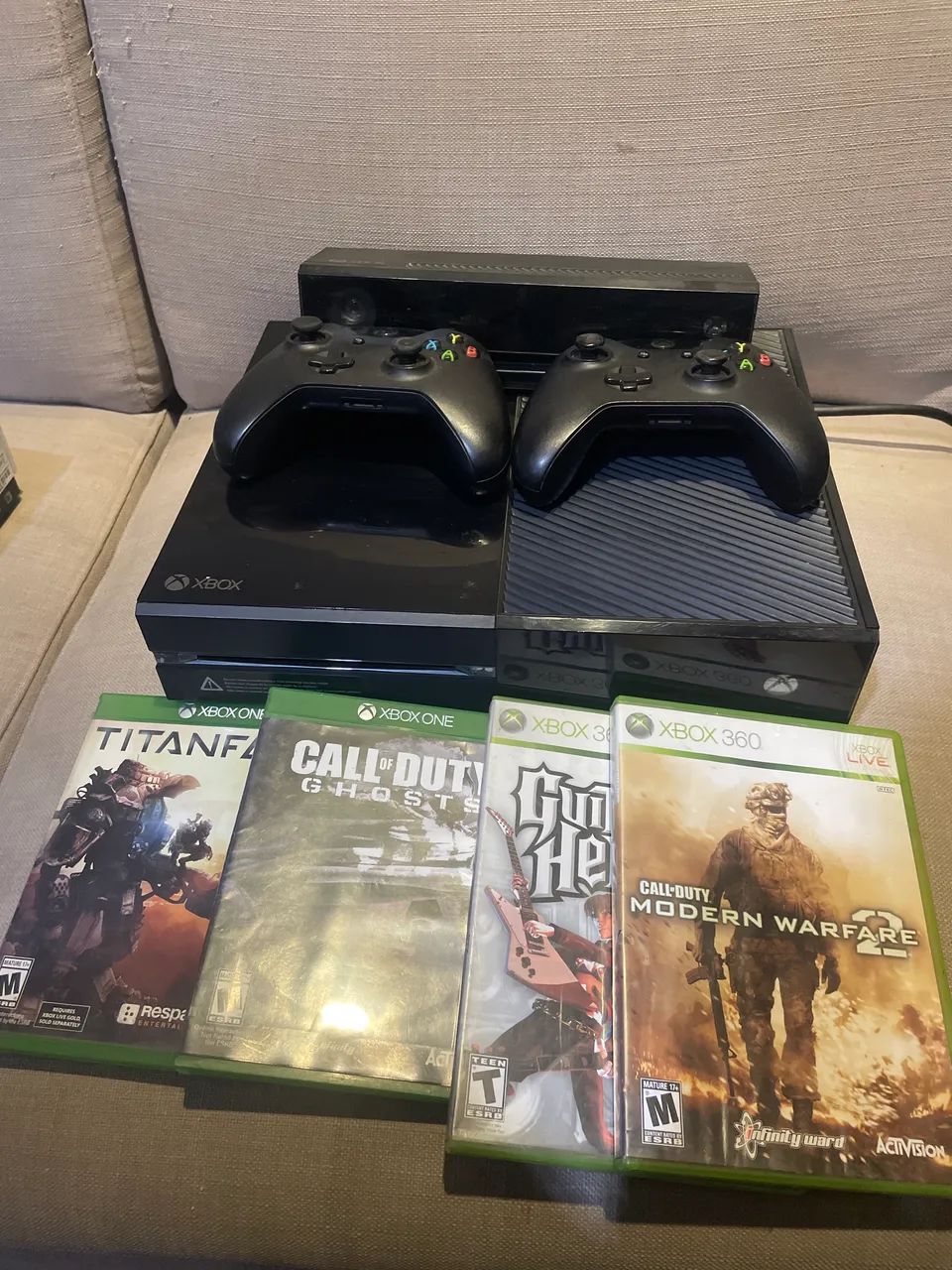 XBOX ONE FAT Com 2 Controles 4 jogos + Kinect