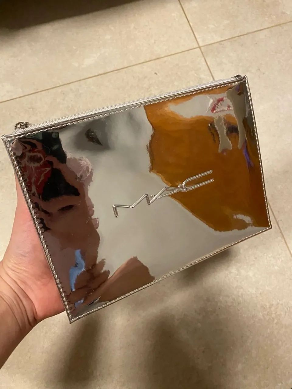 necessaire mac prateada