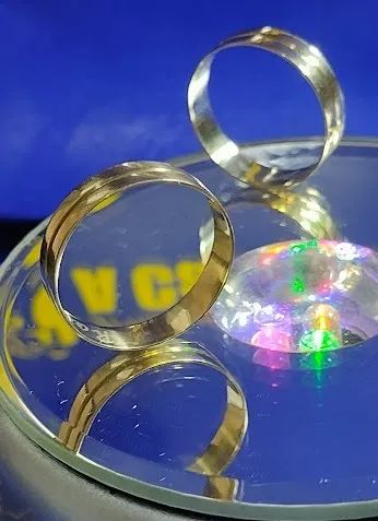 Alianças Ouro 18 Kilates Reta com Risco 8 Gramas 6 mm - Foto 2
