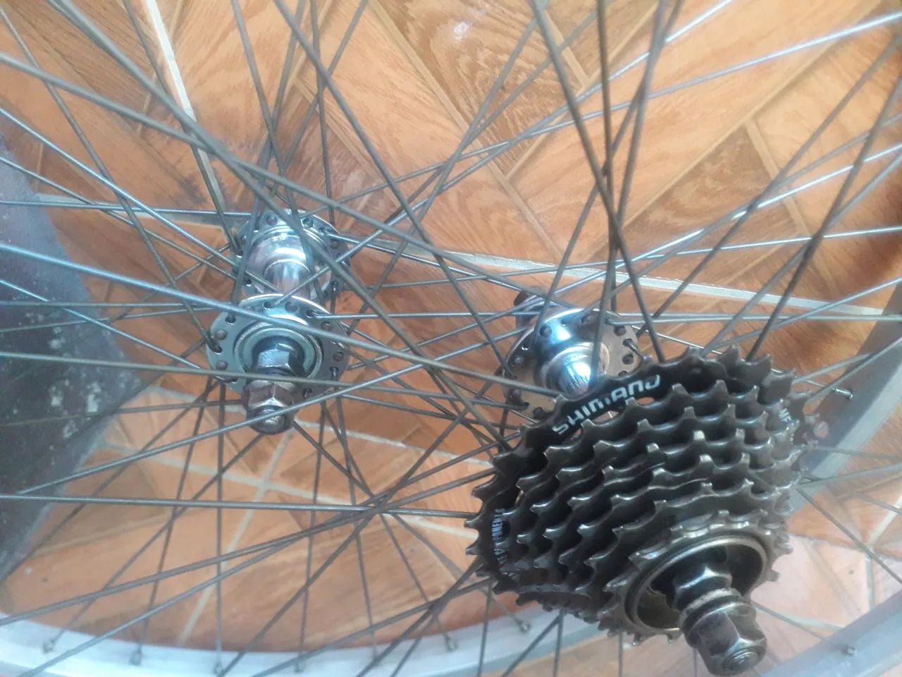 PAR DE RODAS ARO 26 C/ CATRACA SHIMANO  - Foto 3