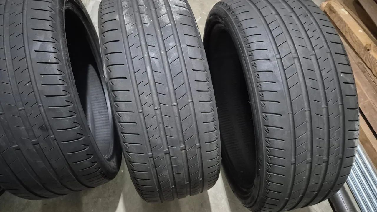 Vendo 4 pneus novos e duas rodas de BMW - Foto 4