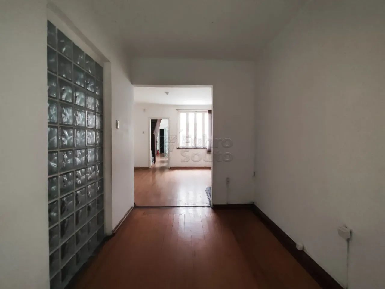 Vende-se amplo sobrado residencial com potencial comercial. - Foto 4