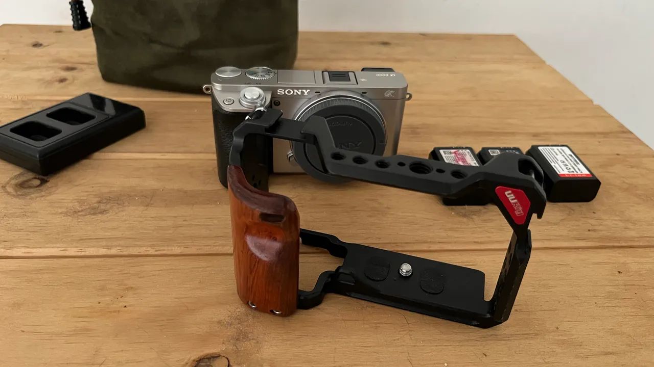 Sony Alpha A6000 com lentes e acessórios  - Foto 3