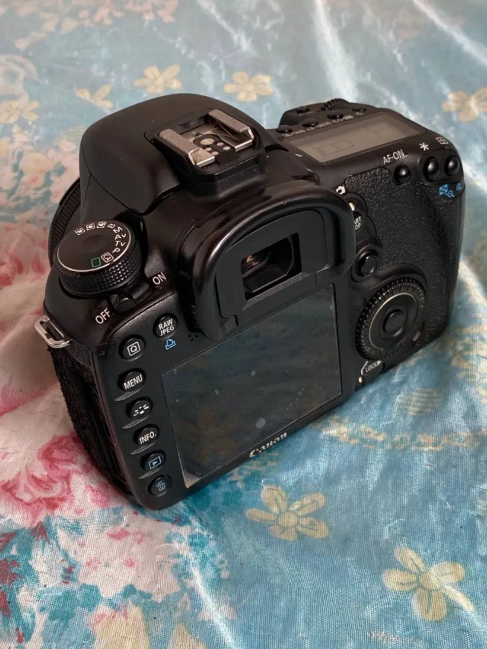 Canon 7D corpo - conservada 30k clicks - boa para fotografia esportiva - Foto 2