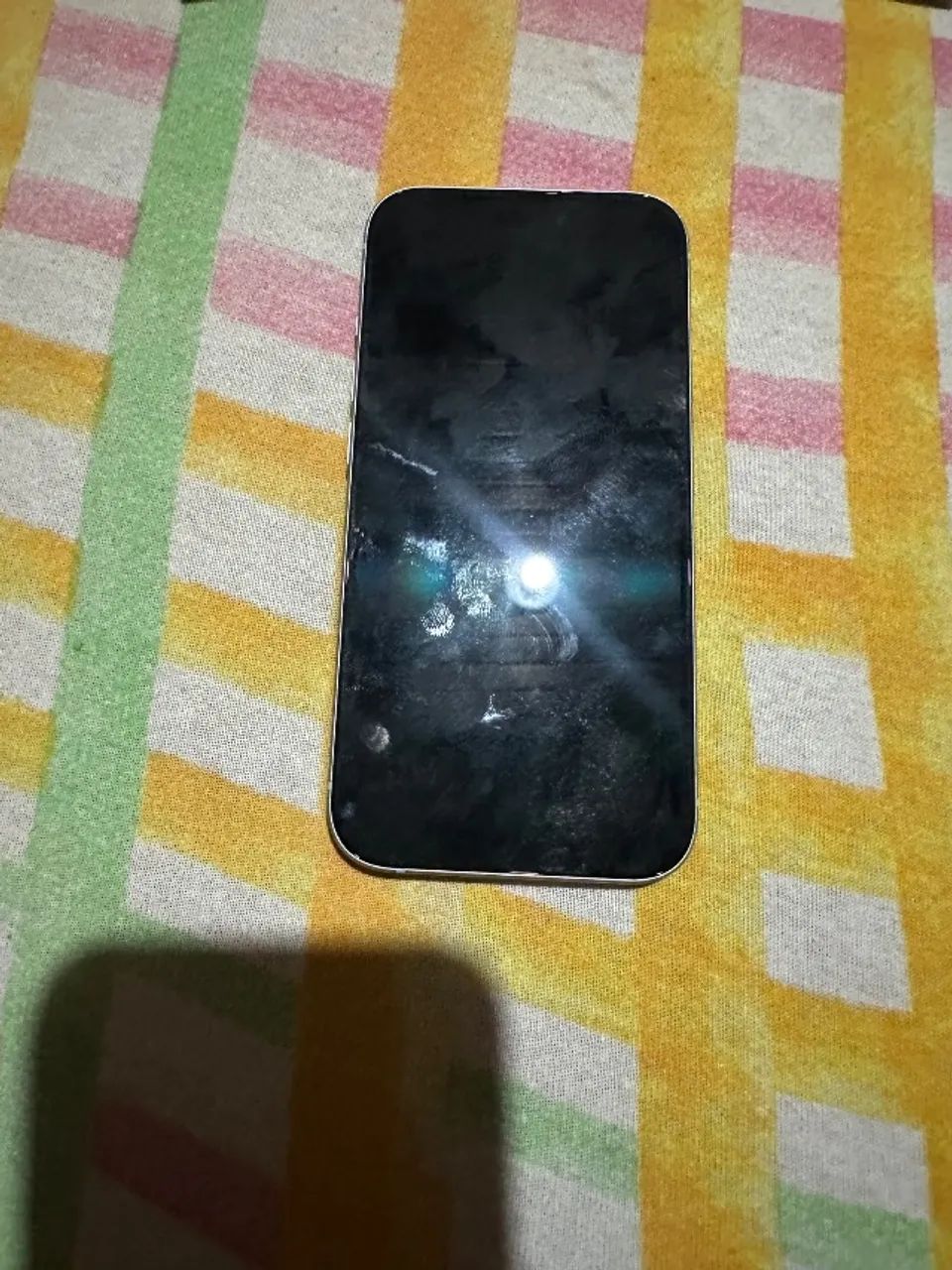 iPhone 15 com defeito somente da tela  - Foto 4