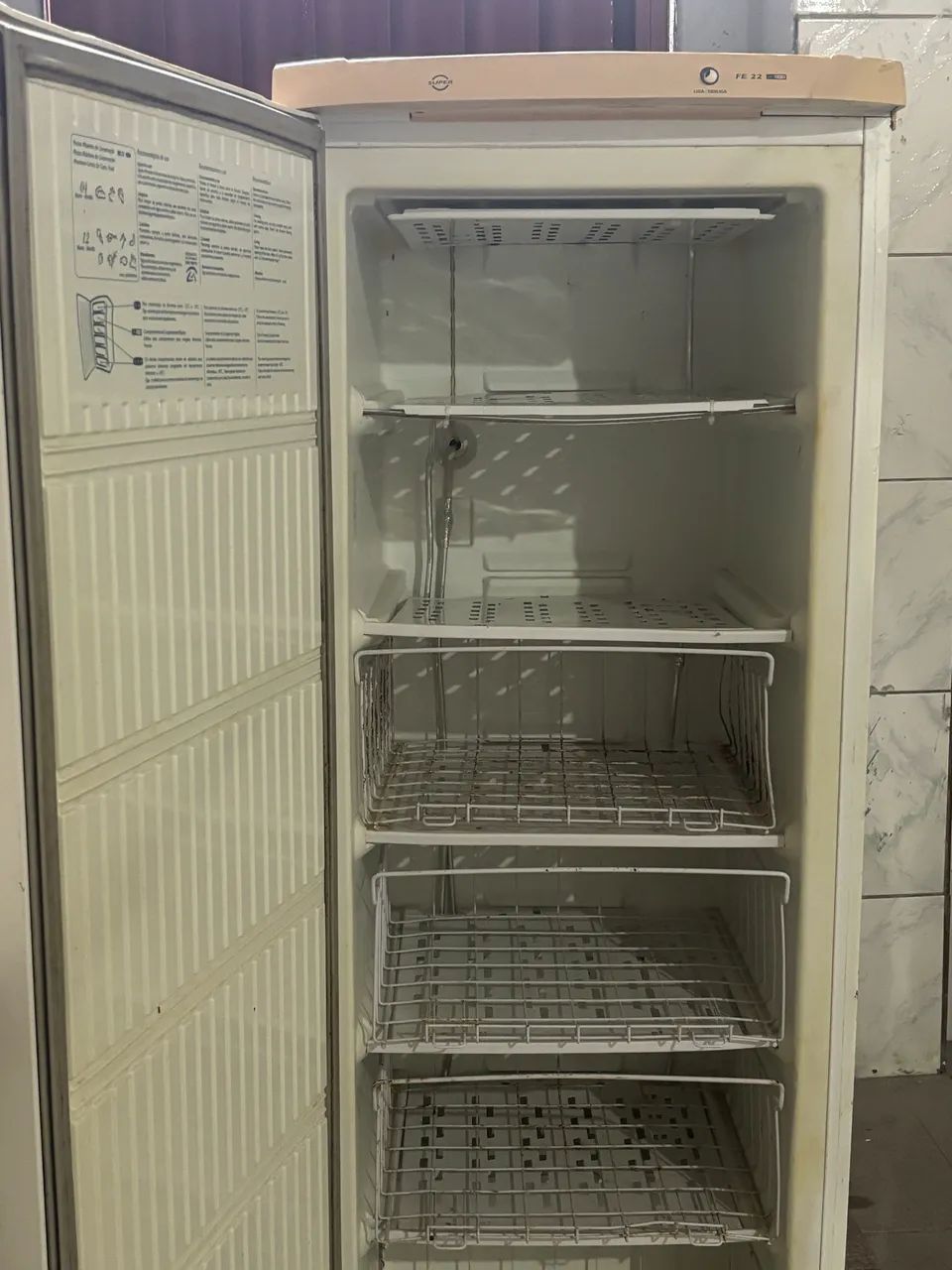 Freezer vertical Electrolux  - Foto 2