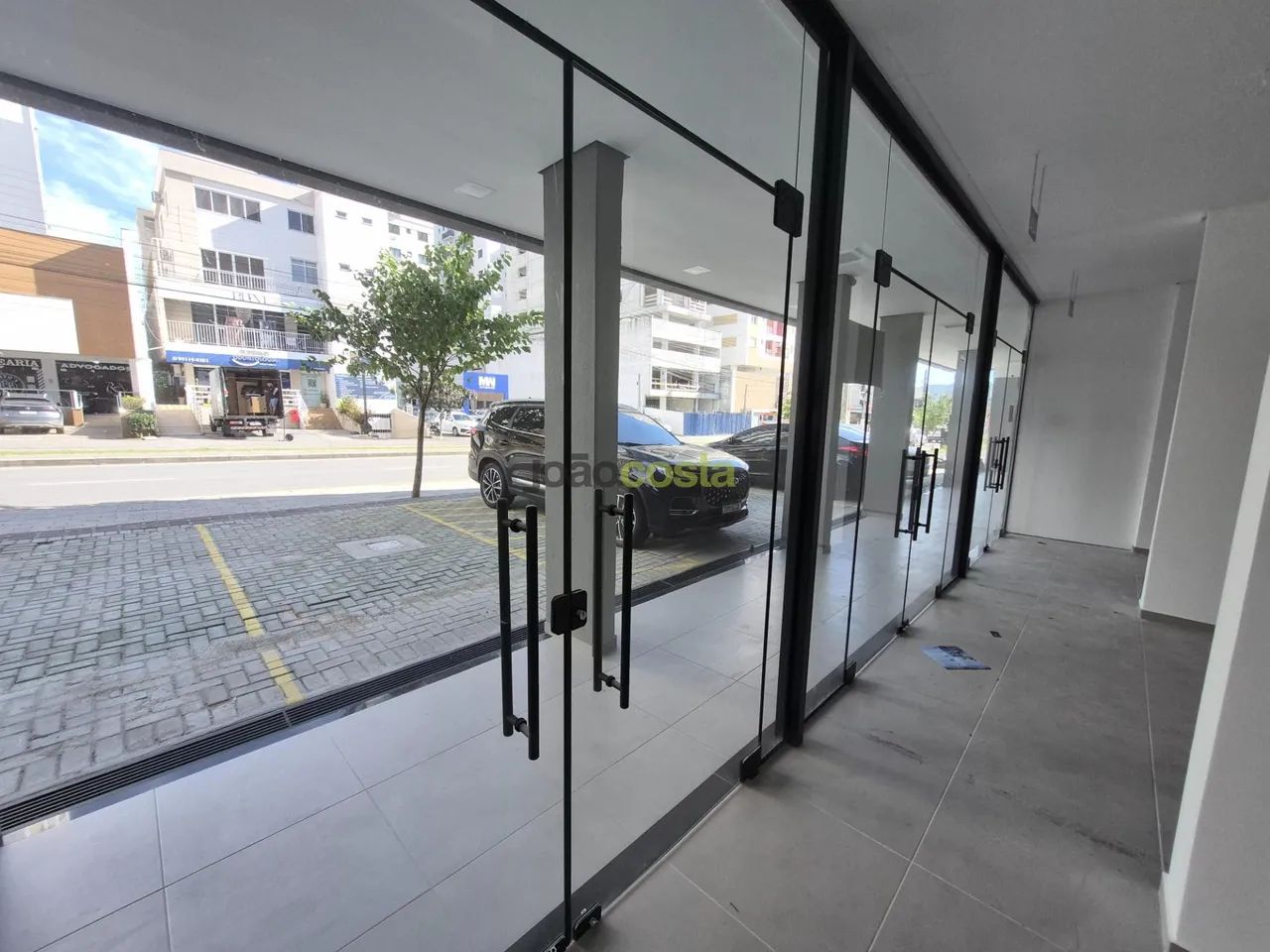 Loja para Locação em Pagani, Palhoça | 134m², 3 Banheiros
