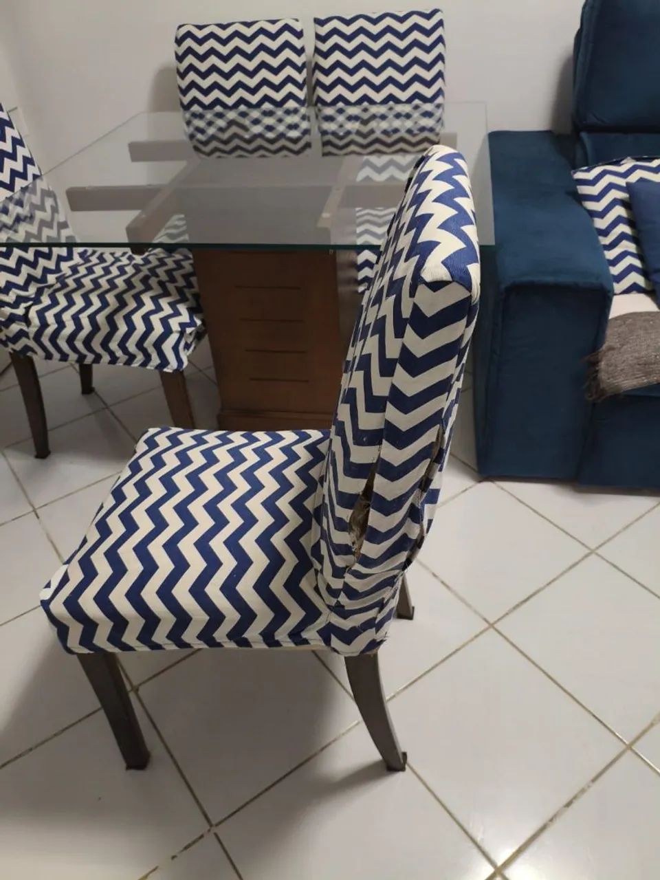 Mesa de jantar de madeira com 4 cadeiras - Foto 4