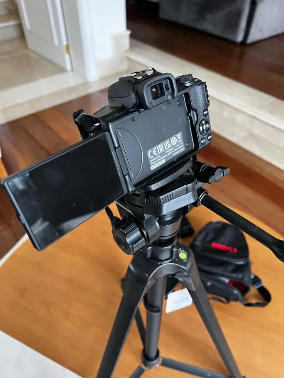 Camera Canon EOS M50 MARK II com Microfone e bateria Extra e Cartao de 256g e Pedestalb - Foto 4