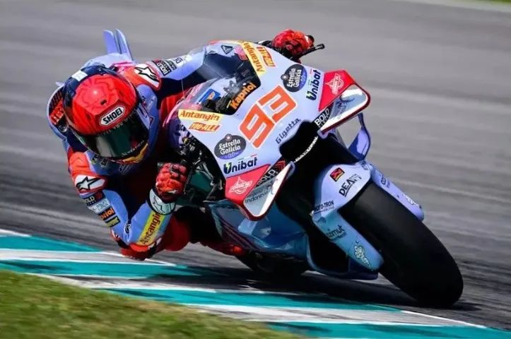 Moto Ducati Gresini Do Marc Marquez MotoGP GP24 - 1:18 Maisto - Foto 3