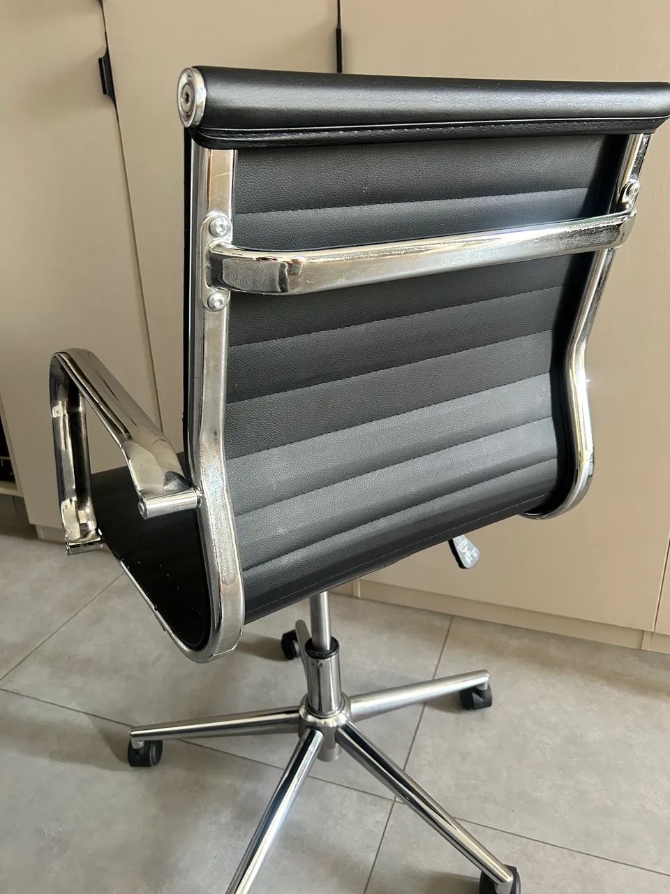CADEIRA DE ESCRITÓRIO COM BRAÇOS NORDI