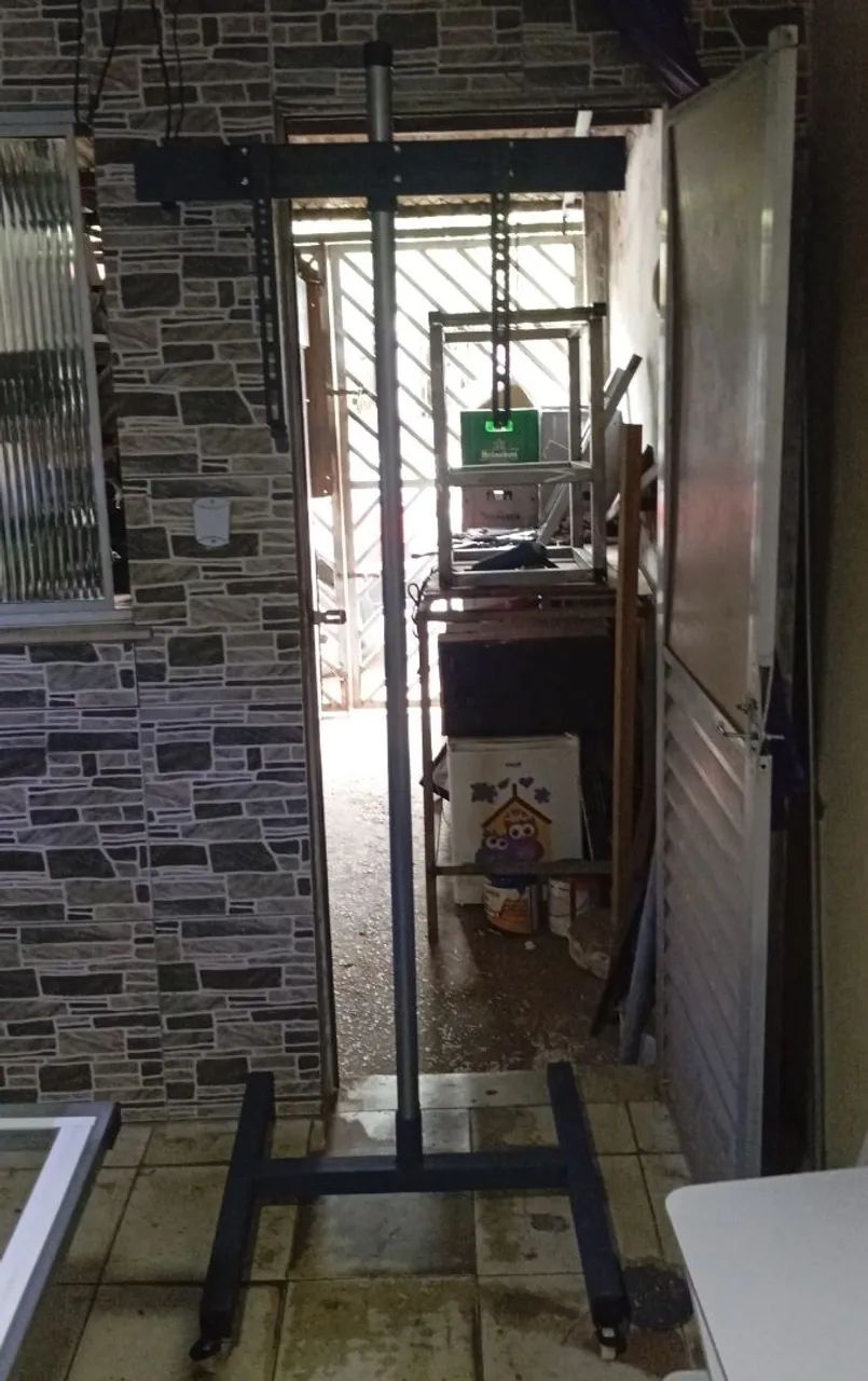 SUPORTE PARA TV MODELO PEDESTAL REGULÁVEL DE 14 A 60 POLEGADAS 