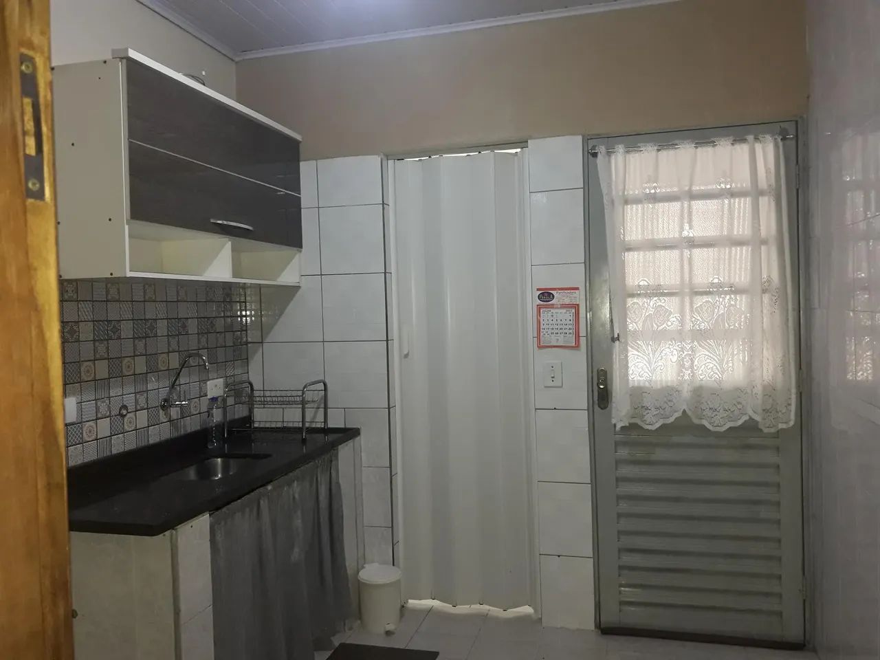 Casa de fundos - aluga-se - Foto 2