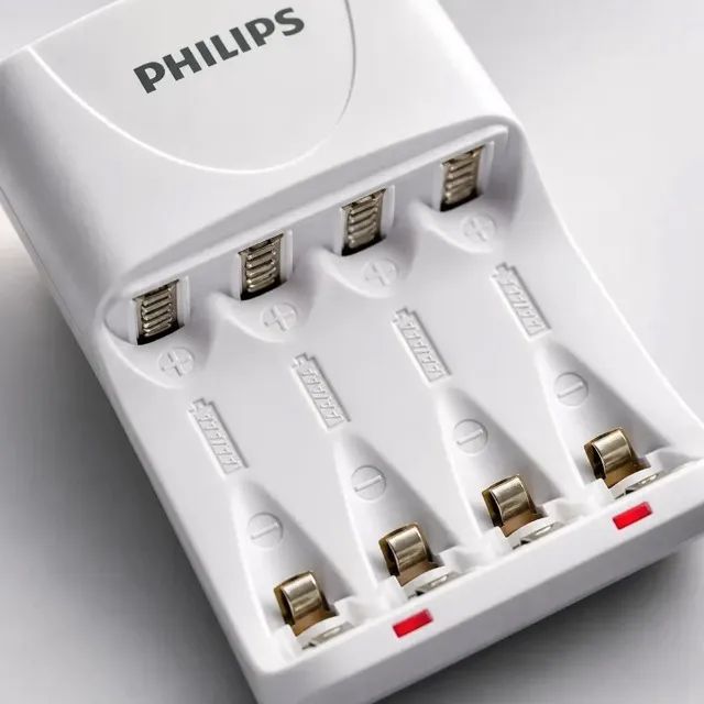 Carregador De Pilhas AA E AAA Philips Bivolt Original - Foto 2