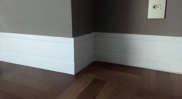 Instalação Rodapés e pisios vinilicos