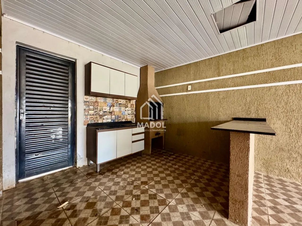 Casa de esquina com quintal para locação | Uvaranas | R$ 2.100,00 - Foto 4