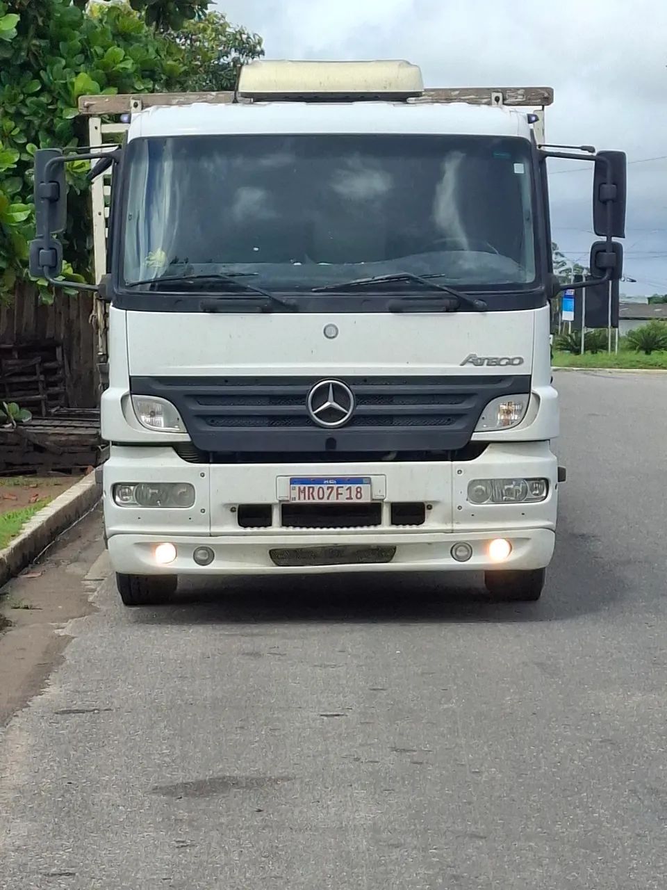 Vendo atego 2425