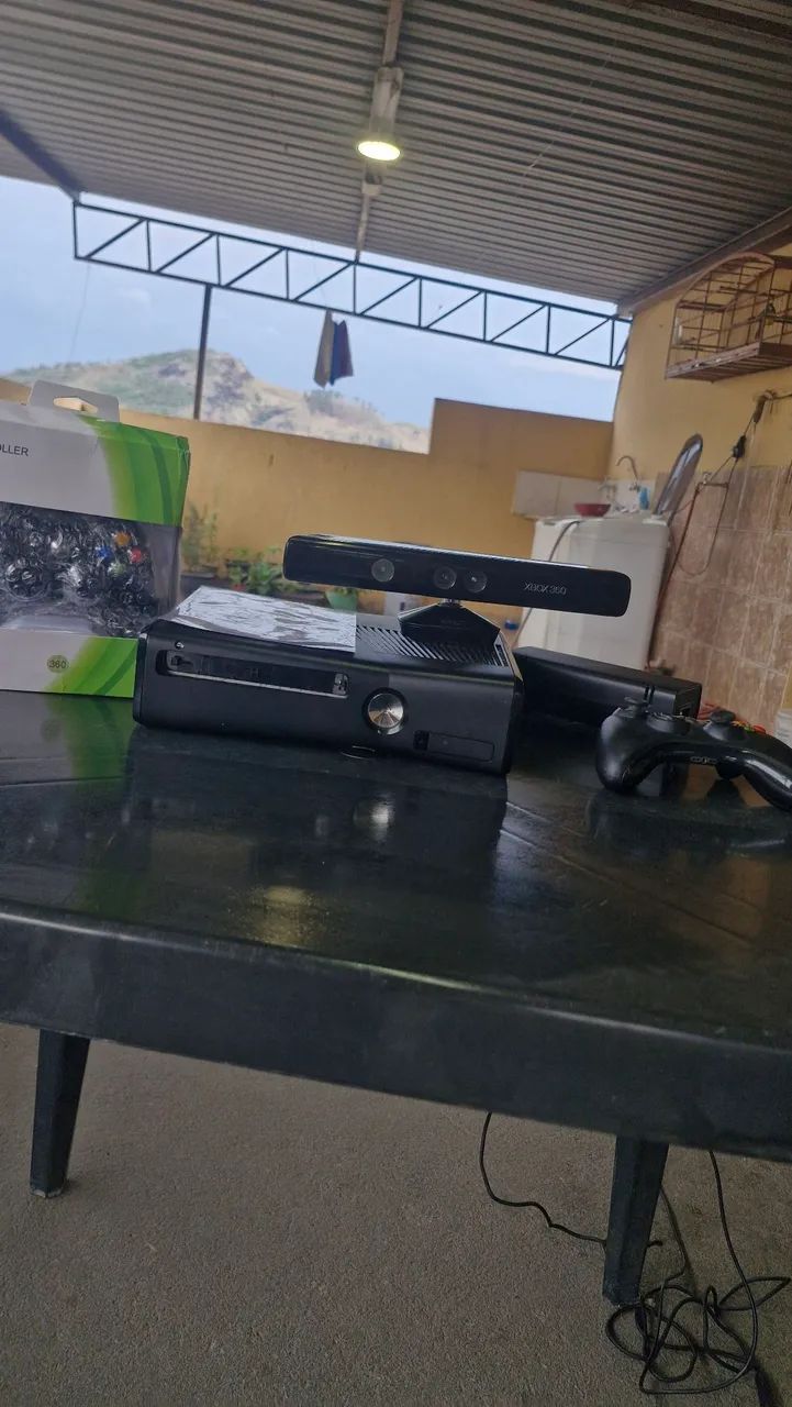 XBOX 360 COM KINECT