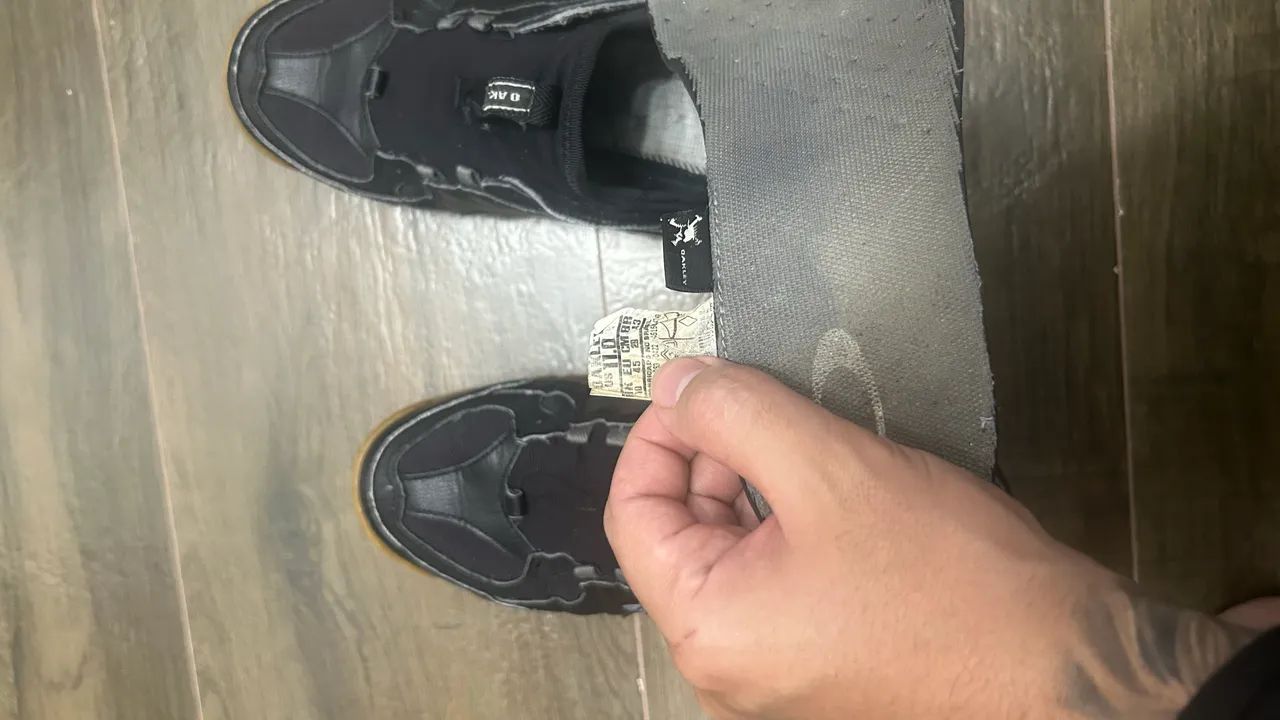 Tênis Oakley Original 43 couro e tecido usado - Foto 4