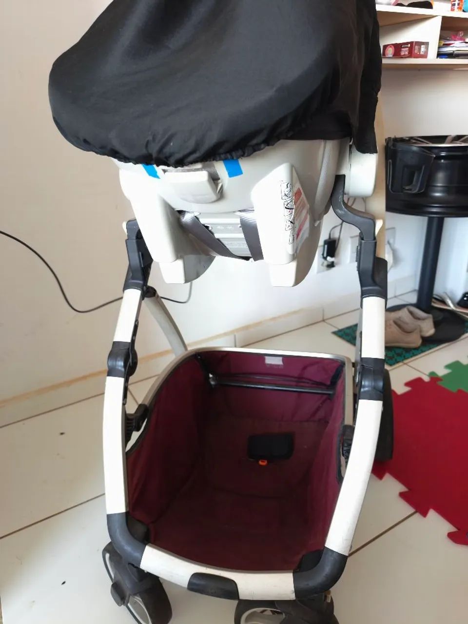 Carrinho de bebê com bebê conforte e suporte  - Foto 3