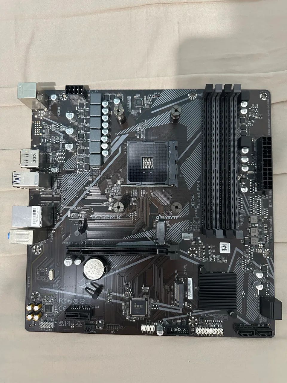 Placa mãe Gigabyte B550M K