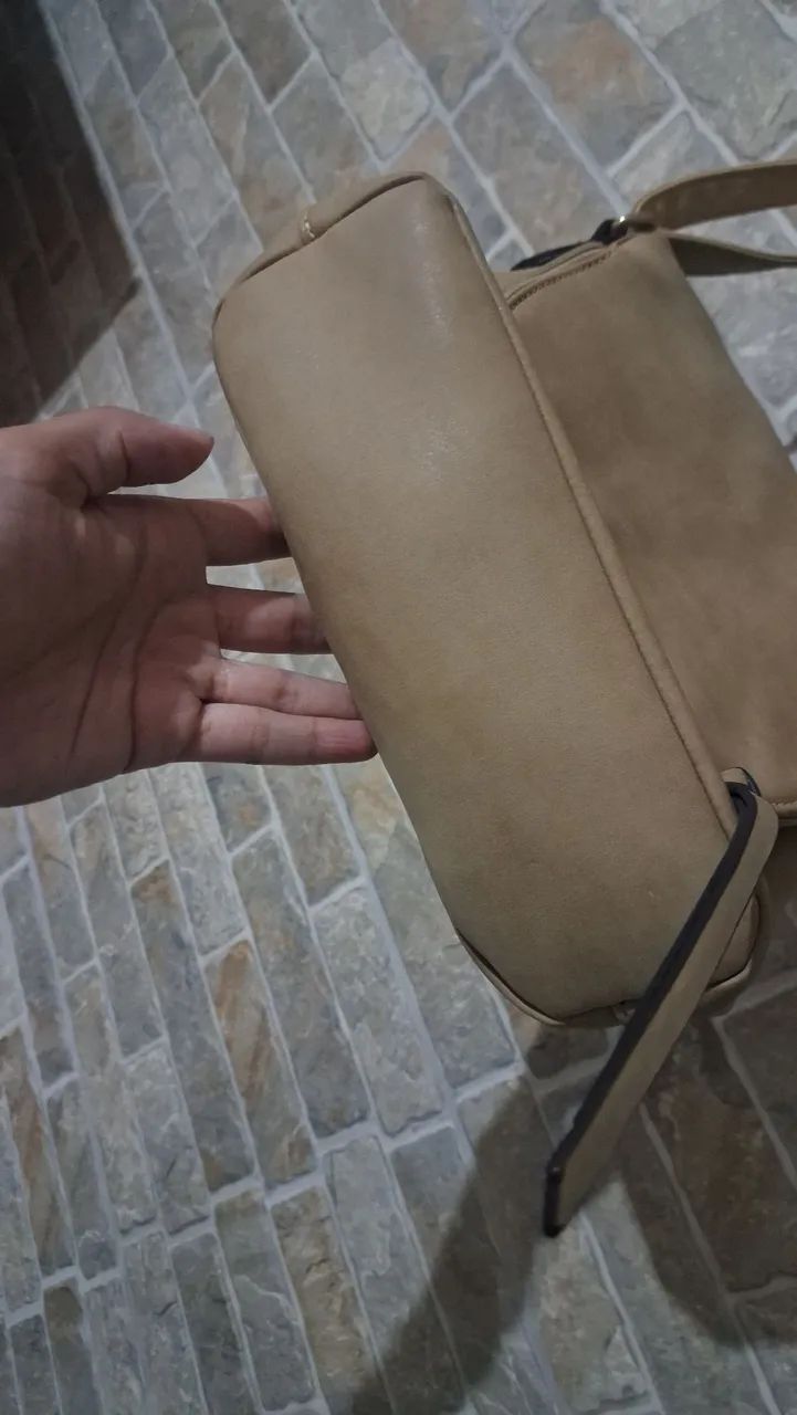 Bolsa bege em material sintetico nova e com compartimento secreto  - Foto 3
