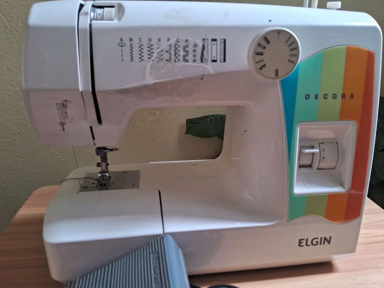 Máquina de costura doméstica decora 