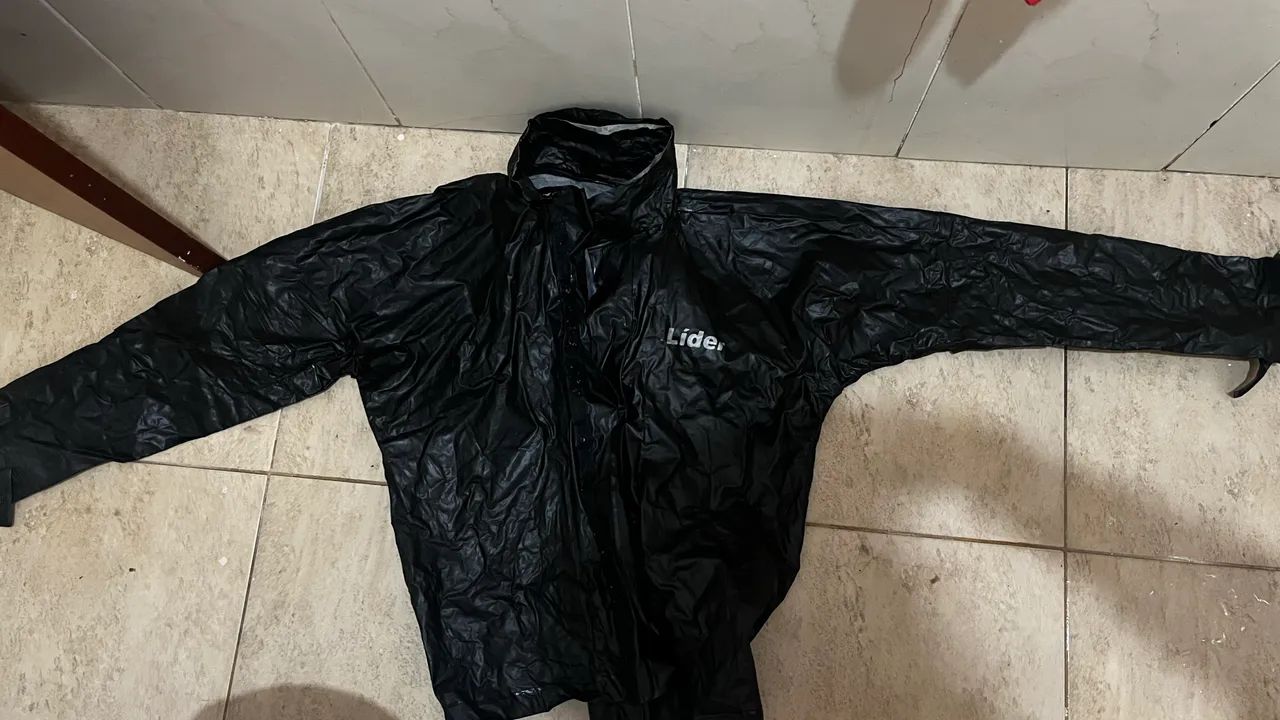 Capa de chuva e capacete  - Foto 4